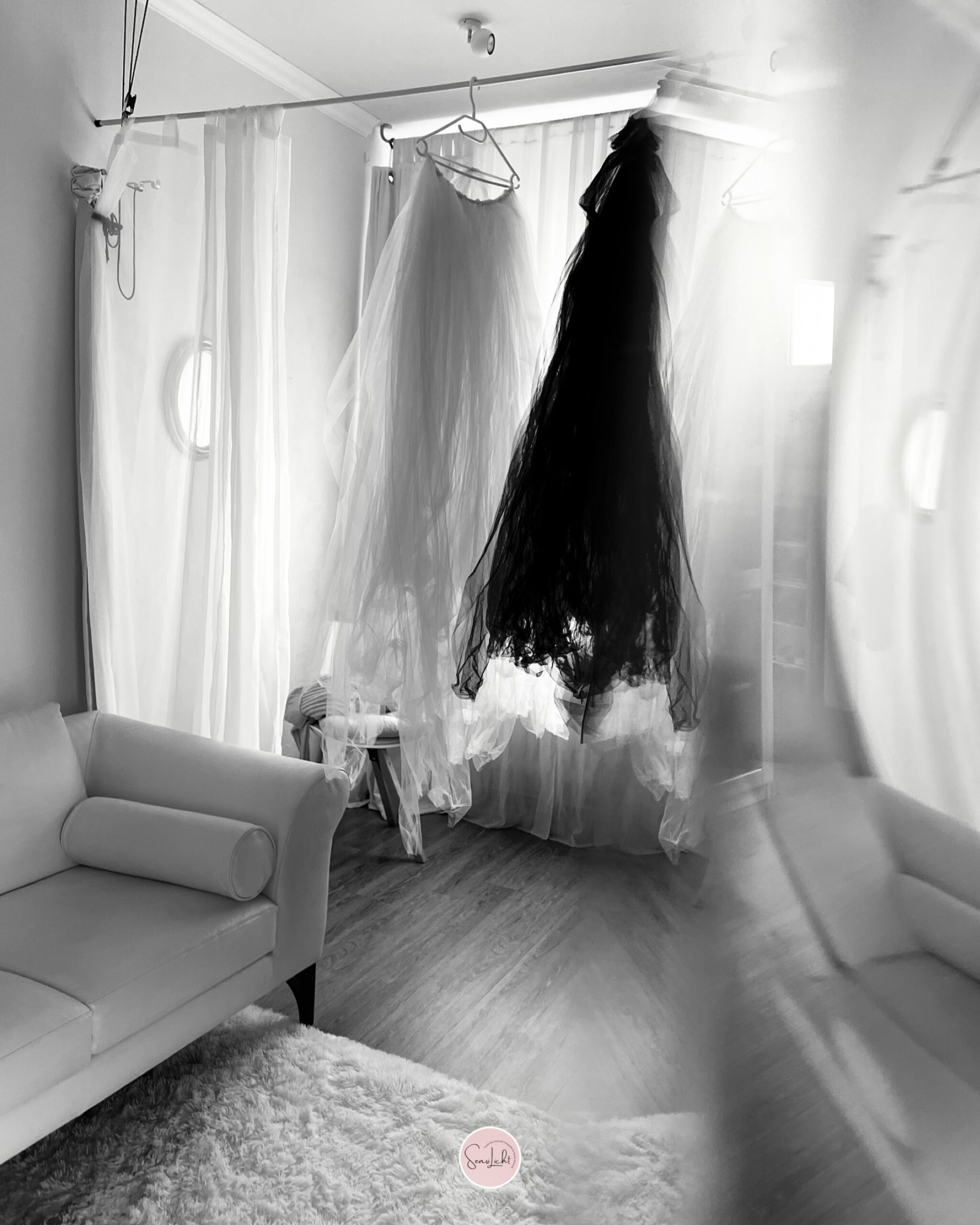 boudoir inspiration-sensilicht-shootingvorbereitung-boudoirshooting-sensualshooting-fotostudio-boudoirfotografin-boudoir erfahrungen-boudoir tipps, sinnliche fotografie, frauen aus deutschland, selbstbewusstsein stärken