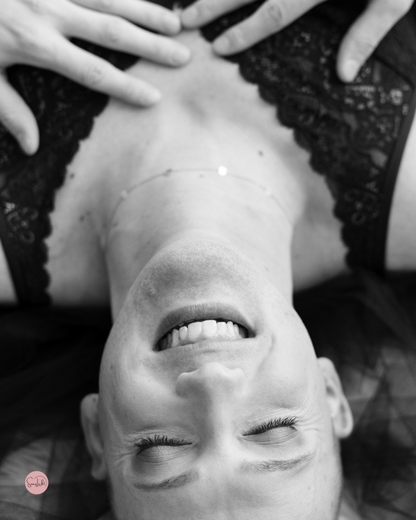 boudoirshooting-mann-niedersachsen-queer-bisexuell-divers-LGBTQ-boudoir-genderqeer-nonninary-mann-sinnliche fotografie-boudoir als mann