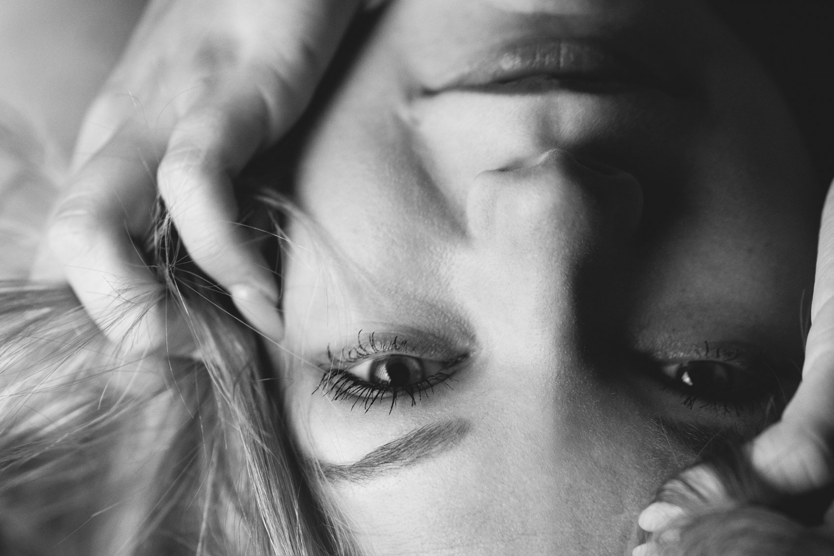 boudoirshooting-hannover-sensualshooting-atelier-anmutig-portraitfotos hannover-sinnlich-feminin-dessousshooting-sensilicht-frauenfotografie