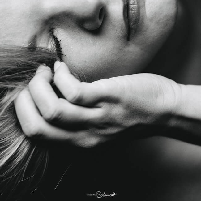 sensualshooting-fotografin hannover-portraitfotografie-fotoshooting hannover-fotoshooting-portraitfotos-sensilicht-sensual-shooting-frauenfotografie-sinnliche-fotos-portraits-fotostudio-akt-boudoir-selbstbewusstsein-frauen-hannover-extravagant