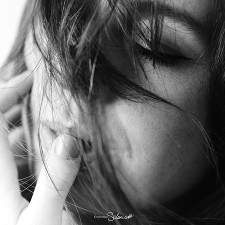 sensual-shooting-hannover-boudoirshooting-sensualshooting-atelier-indoor-sinnlich-feminin-hannover-sensilicht-selbstbewusstsein-stärken-elegant-stilvolle-portraits-für frauen-weiblichkeit-region hannover-fotoshooting