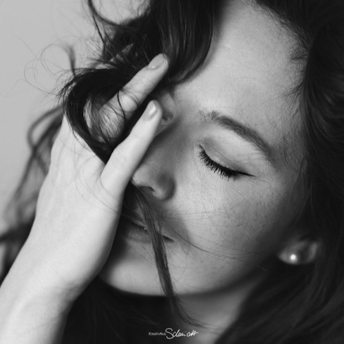 sensilicht-sensualshooting-hannover-fotoshooting-fotografin-sinnliche portraits-sinnlichkeit-weiblichkeit leben-selbstbewusstsein stärken mit Fotoshootings für frauen