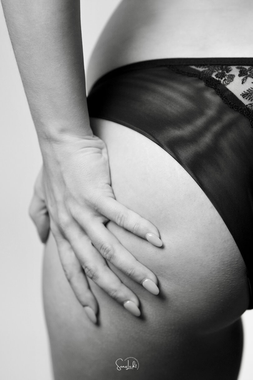 fotografin hannover-portraitfotografie-fotoshooting hannover-fotoshooting-portraitfotos-sensilicht-sensual-shooting-sensualshooting-frauenfotografie-sinnliche-portraits-fotostudio-akt-boudoir-selbstbewusstsein-frauen-hannover-stilvoll