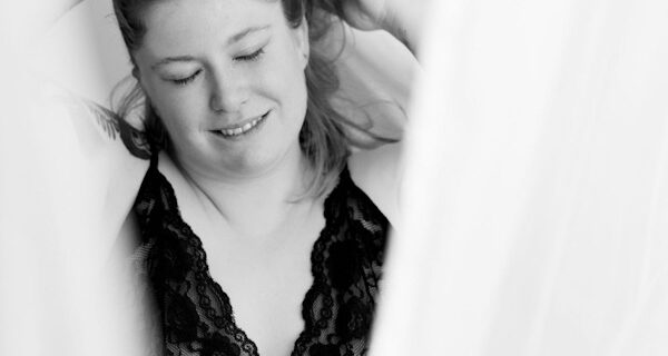 boudoir shooting hannover-sensual shooting-boudoirshooting-sensilicht-frau-curvey-portrait-shooting-fotografin-akt fotoshooting