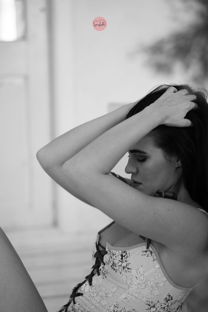 businessfrau-boudoir-sinnliches-fotoshooting-boudoirshooting-hannover-sensilicht-karrierefrau-weiblichkeit