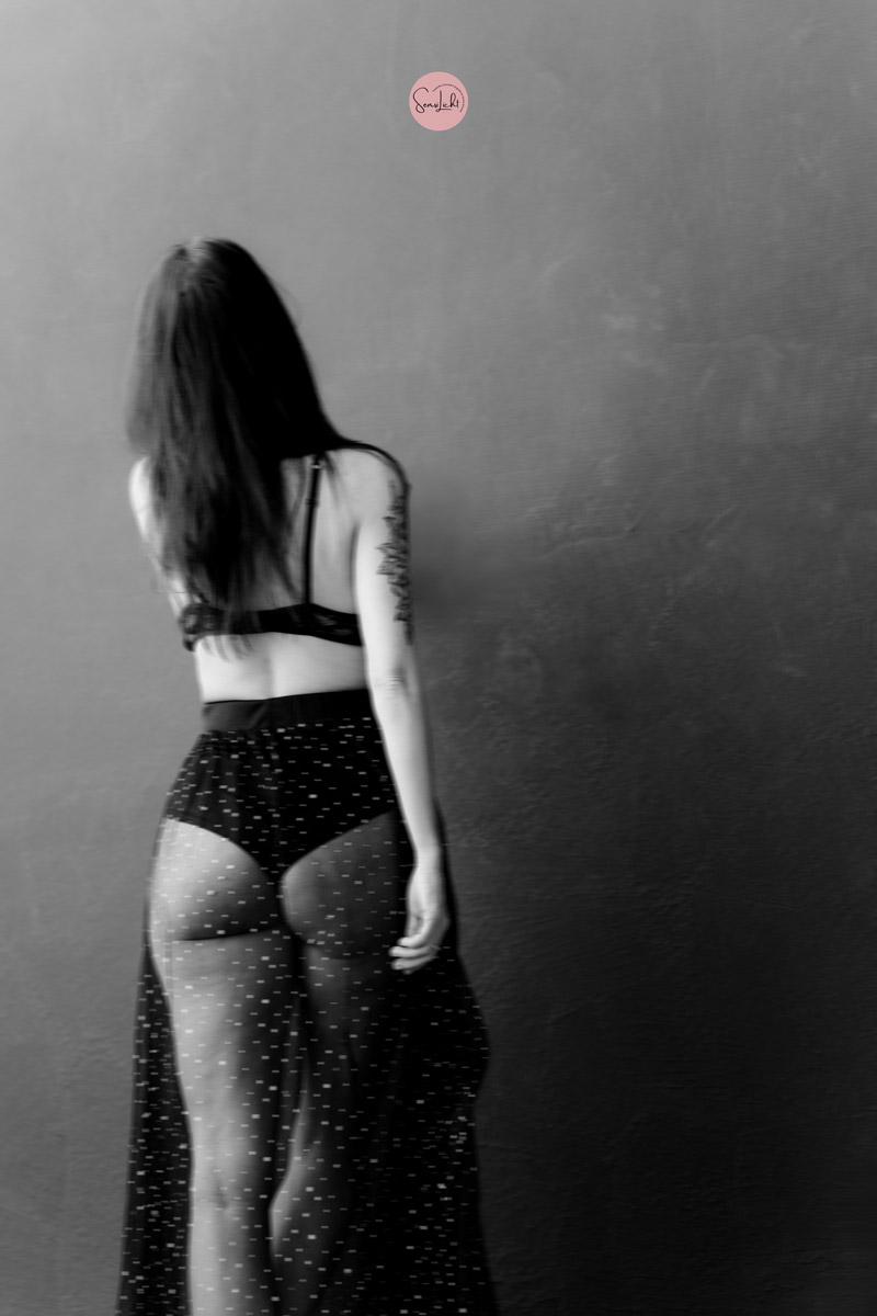 Boudoir-boudoirfotografie-sensualshooting-editorial-sensilicht-SensiLicht-transformation-frauen-veränderung-selbstwert-selbstbewusstsein-atelier