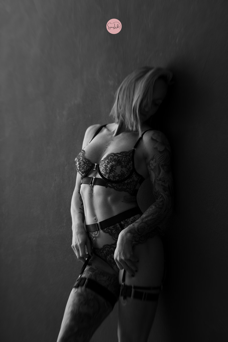 Boudoir-boudoirfotografie-sensualshooting-editorial-sensilicht-SensiLicht-transformation-frauen-veränderung-selbstwert-selbstbewusstsein